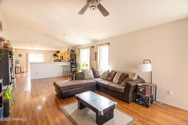 Building Photo - 3913 Pearl Ct