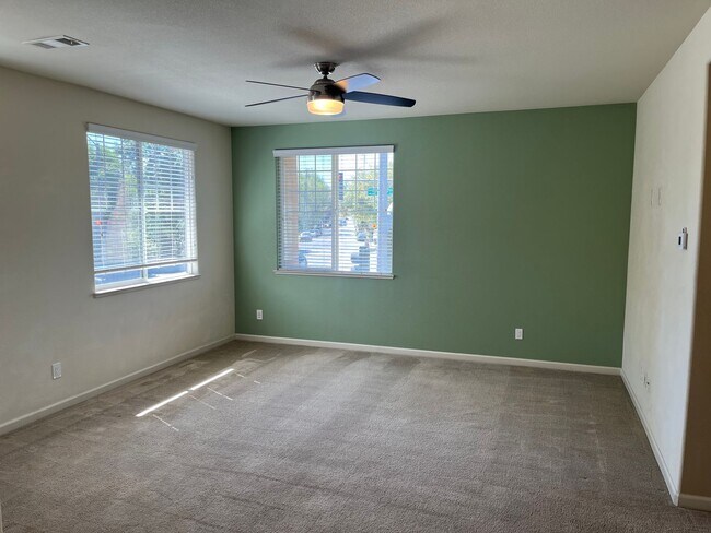 Building Photo - Stylish Willow Glen Townhome with Dual Master Suites, High Ceilings & Modern Upgrades!