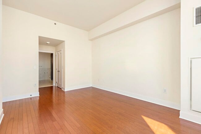 Building Photo - 1125 Maxwell Ln