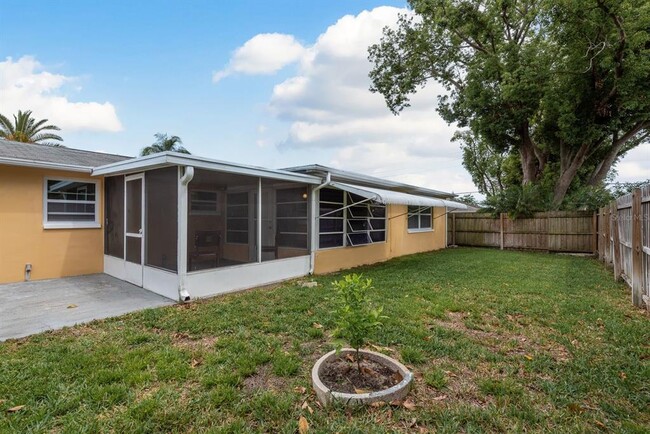 Building Photo - 3511 Calera Dr