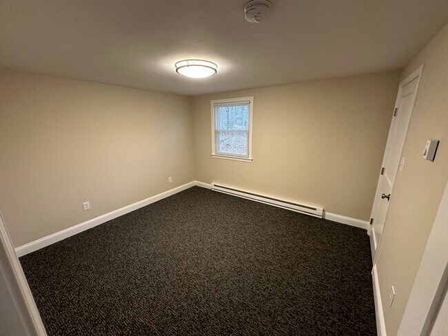 Building Photo - 61 River Rd