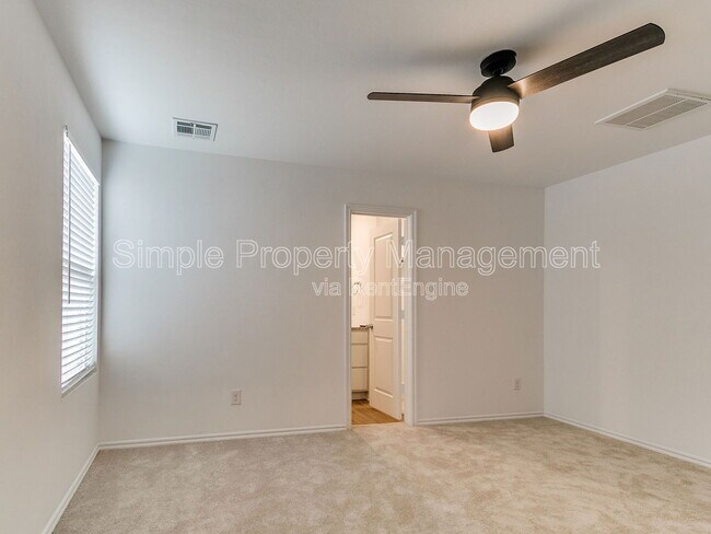 Building Photo - 14803 Parkway Center Ave