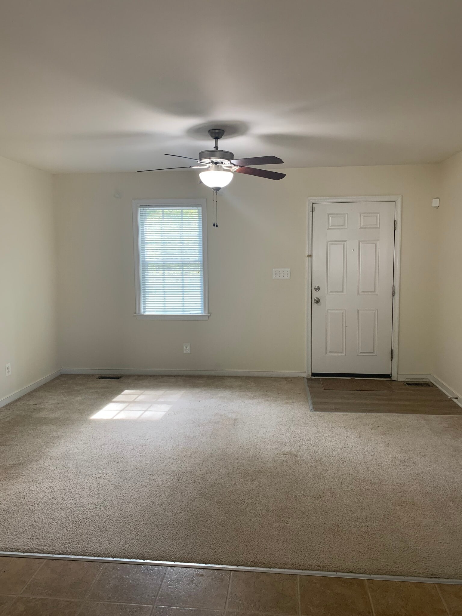 Living room - 2521 Gravel Hill Rd