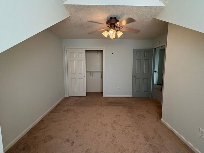 Building Photo - 24 Sweet Gum Pl