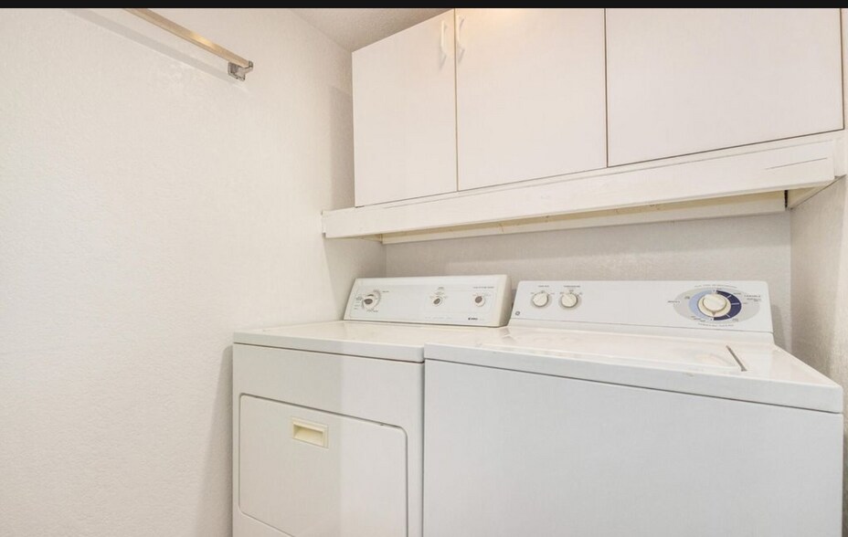 Building Photo - 4482 W Palmaire Ave