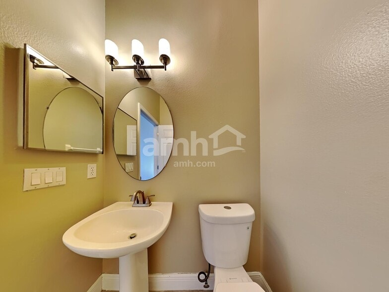 Building Photo - 3588 Foxcroft Cir