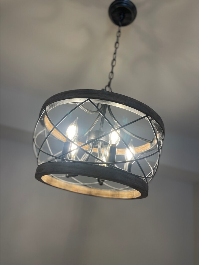 Building Photo - 1311 Antoine Dr