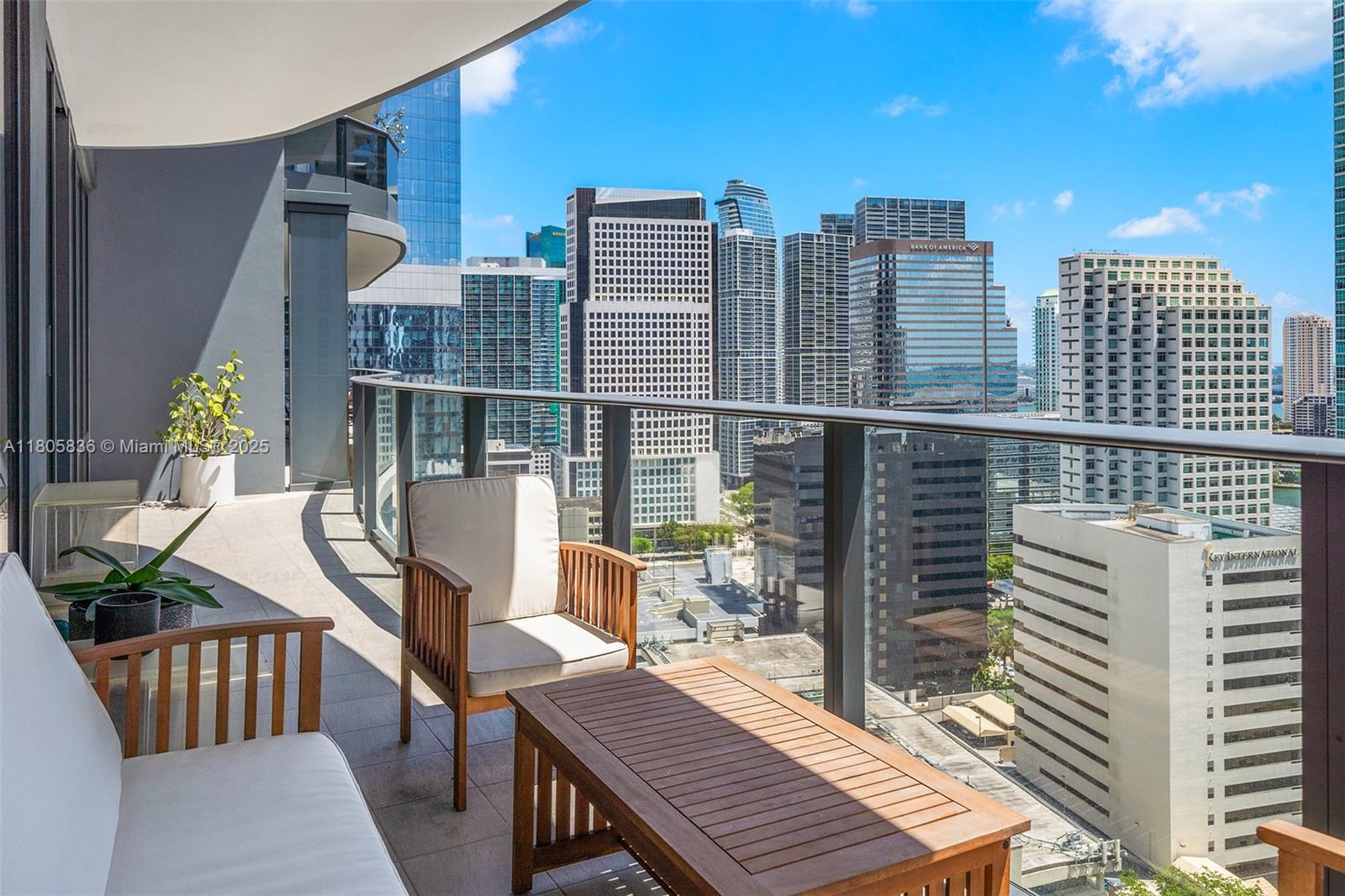 Building Photo - 1000 Brickell Plz