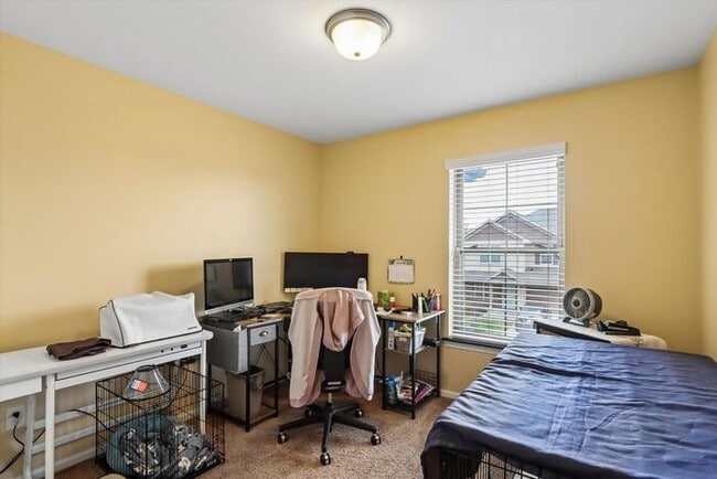 Building Photo - $2,000 | 3 Bedroom, 2.5 Bathroom Town Home | Pets Allowed | Available for August 1st Move-In!