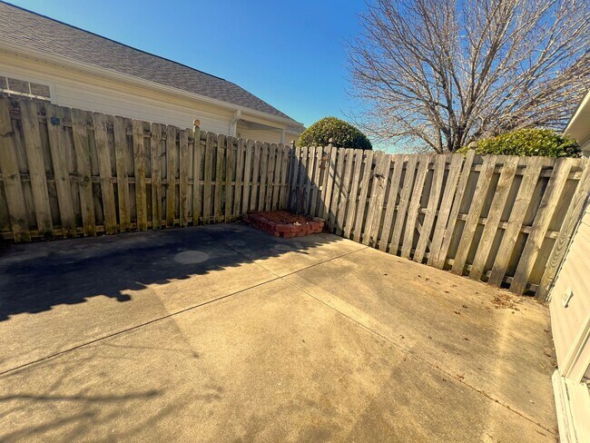 Building Photo - COMING SOON! 3 BR/2bath/Carport/Fenced Yard/ No carpet Odgen location. One level home, Beautiful ...