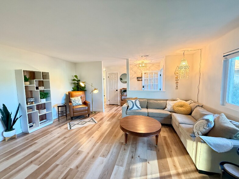 Building Photo - 942 Ruby Dr