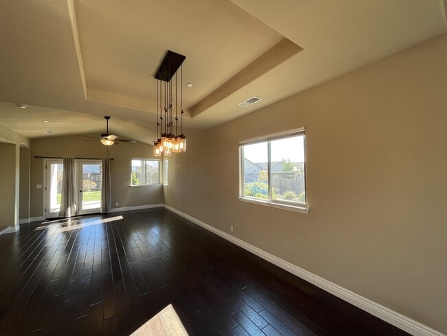 Building Photo - 2802 Dolphin Bend Dr