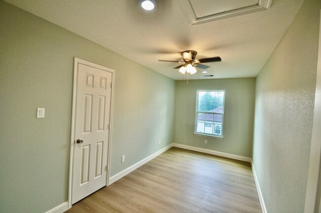 Building Photo - 111 Big Deer Dr