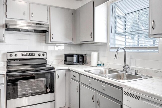 Building Photo - 111 E 1st St