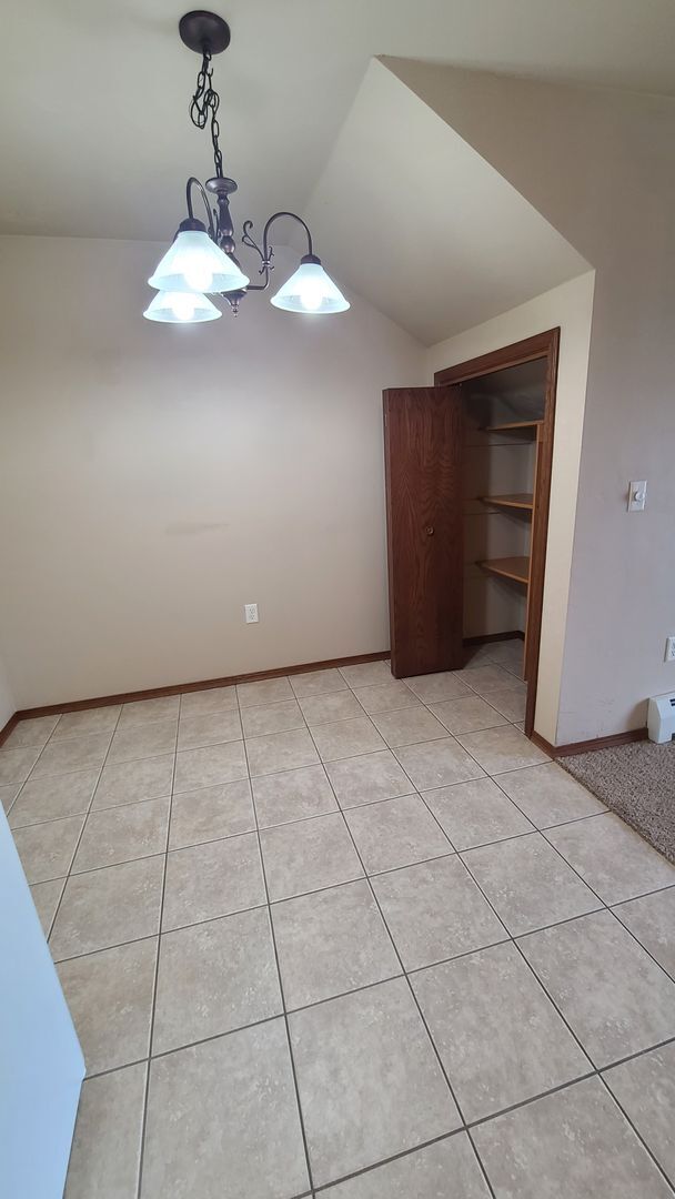 Building Photo - 1 Bed, 1 Bath 890 Sq Ft