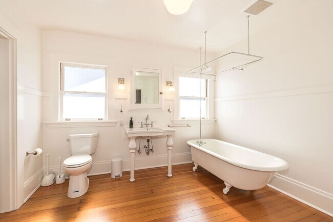 Building Photo - Spacious Home w/ Old World Charm, Steps to...
