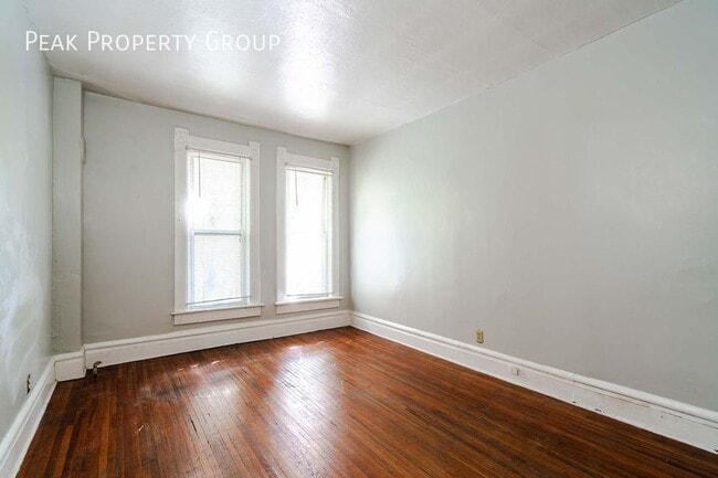 Building Photo - 246 1/2 W. 5th Avenue Rear-