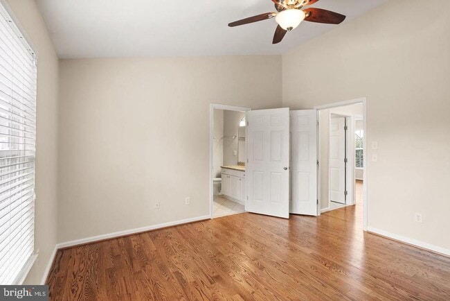 Building Photo - 917 Rolfe Pl