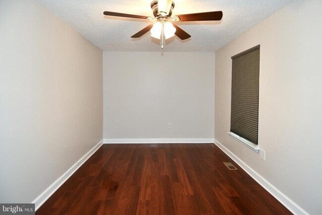 Building Photo - 1586 Pin Oak Dr