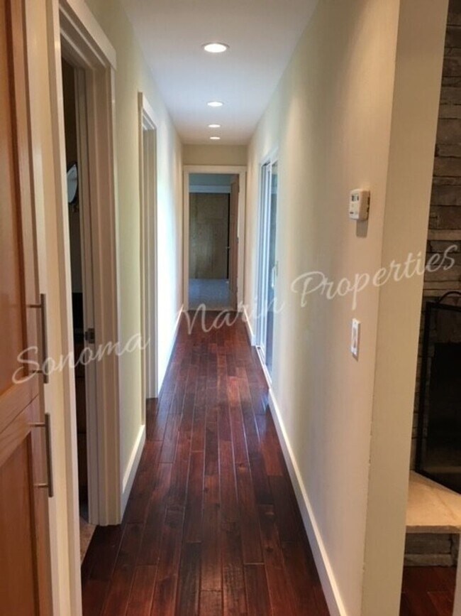 Building Photo - Great 3br/2ba Rincon Valley Home ~ Sonoma ...