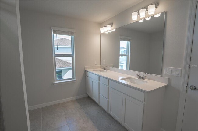 Building Photo - 3259 Ellsworth Ave