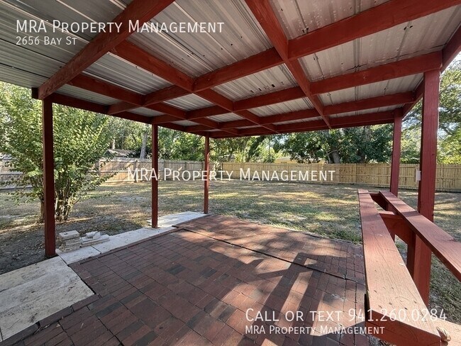 Building Photo - 2656 Bay St