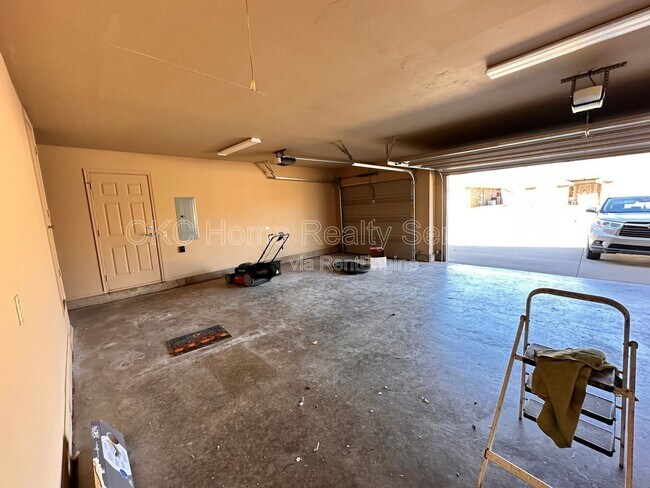 Building Photo - 13204 SW 2nd Terrace