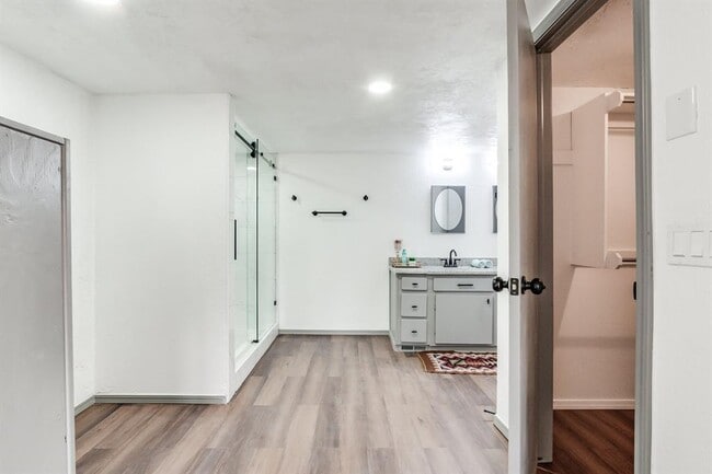 Building Photo - 8321 Breezewood Dr