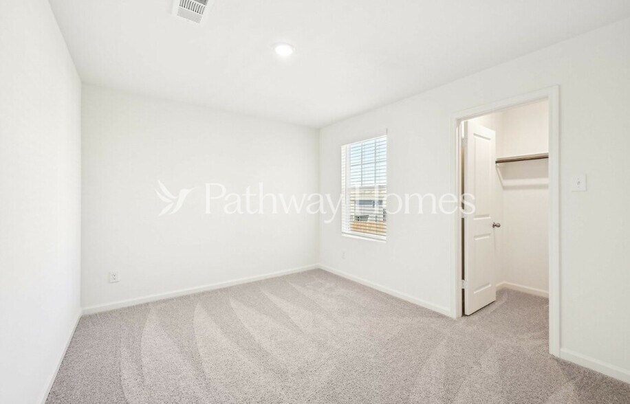 Building Photo - 1070 Large Poppy Dr