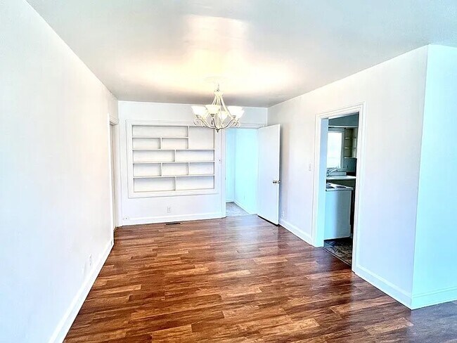 Building Photo - 1604 A E 9th St