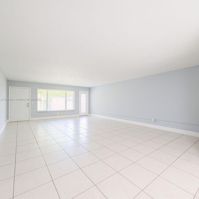 Building Photo - 1885 NE 121st St