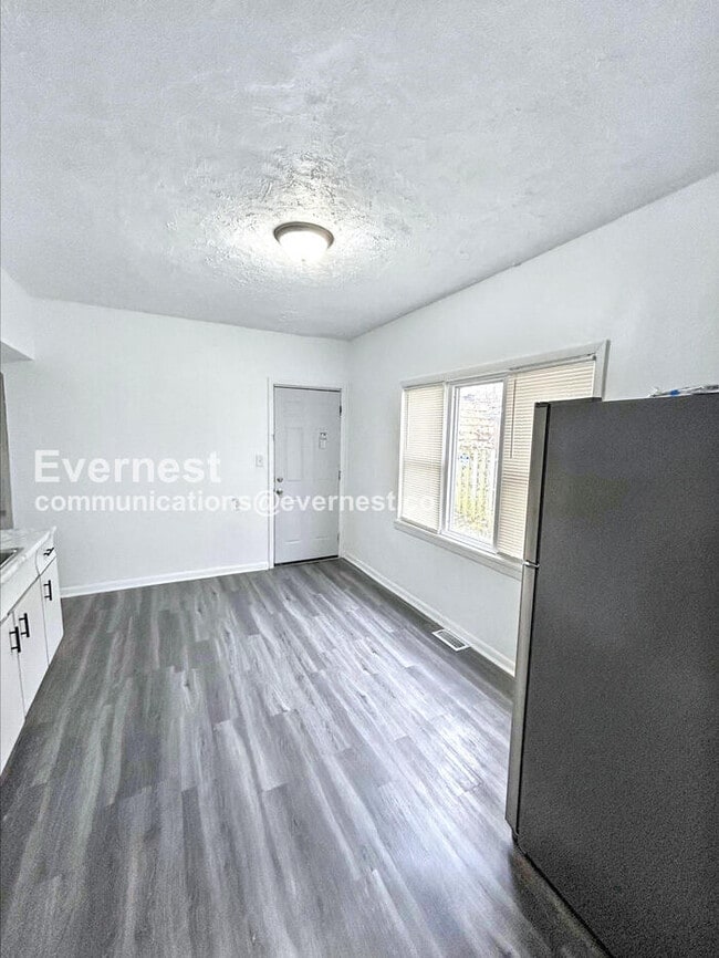 Building Photo - 1079 E 68th St