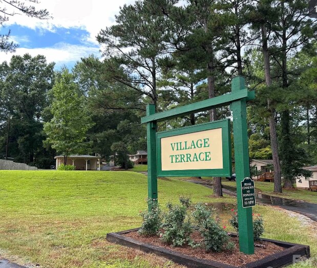 Building Photo - 8 Village Terrace Dr