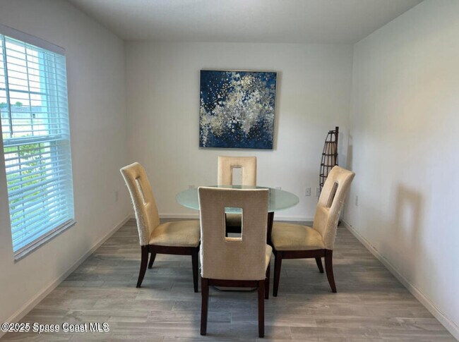 Building Photo - 499 Oakleaf St SW