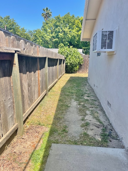 Building Photo - 1812 Rose Ave