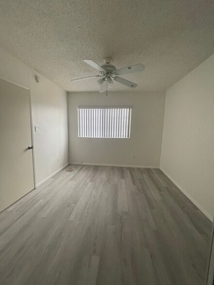 Building Photo - 151 E 95th St