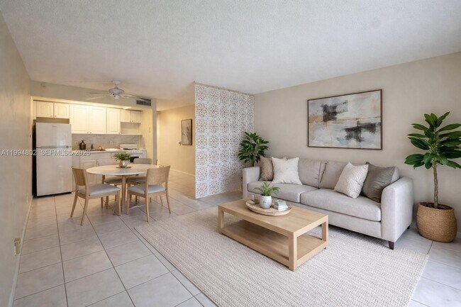 Building Photo - 1400 SW 124th Terrace