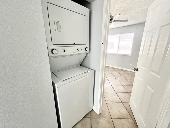 Building Photo - 5096 Spencer St