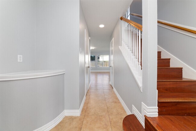 Building Photo - 12418 Magnolia Canyon