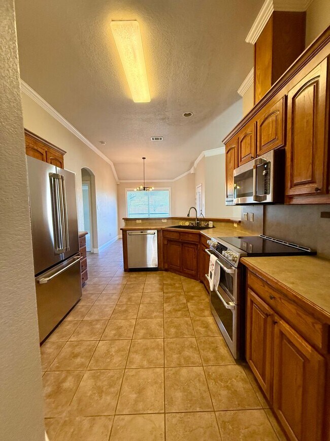 Building Photo - 5 bedroom - Great OUTDOOR LIVING - ALEDO ISD