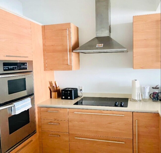 Building Photo - 218 SE 14th St