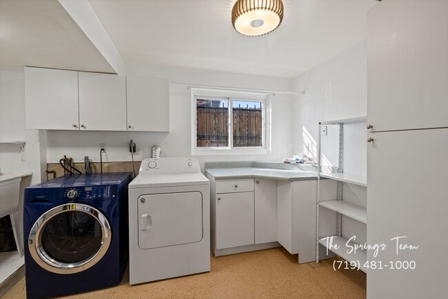 Building Photo - CHARMING 5BD/3BA NEAR FT CARSON - Deposit Waiver Available