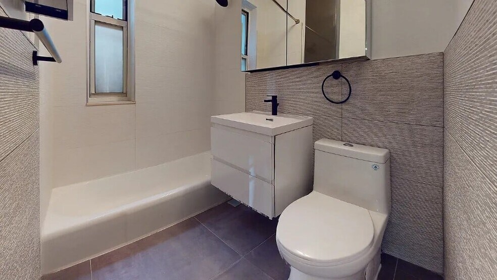 Building Photo - 340 E 58th St