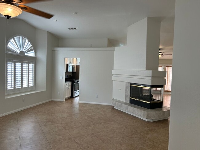 Building Photo - Single story pool home