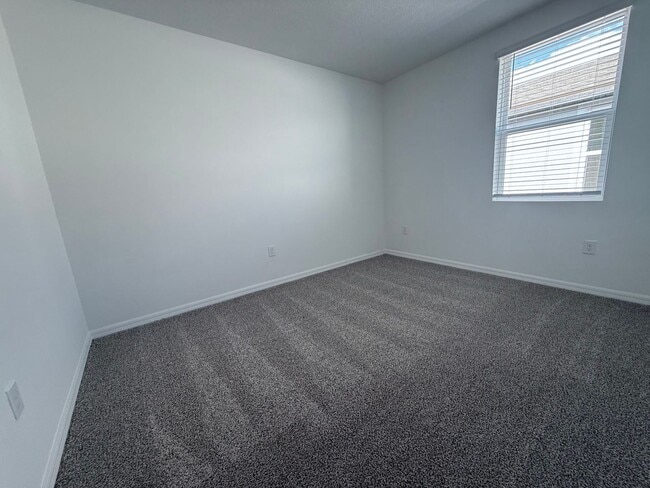 Building Photo - Stunning Eden Hills Home