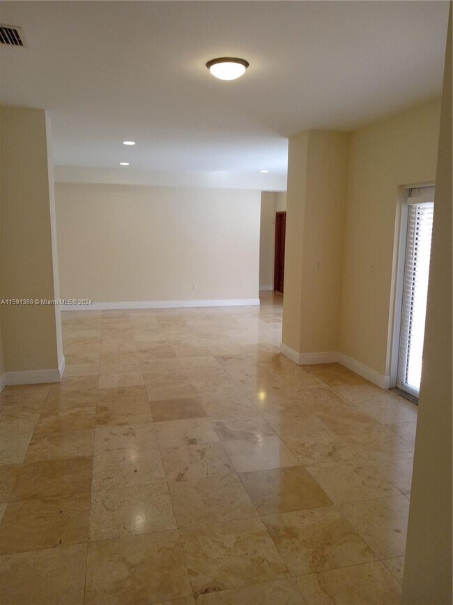 Building Photo - 3364 SW 28th Terrace