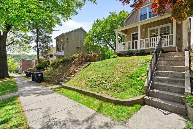 Building Photo - Charming Conshohocken Home | 2 Beds, 2 Baths, Finished Basement, Wine Cellar & 2 Parking Spaces