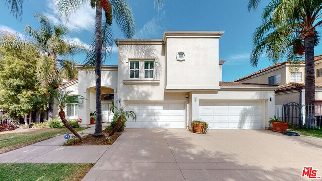 Building Photo - 4950 Densmore Ave