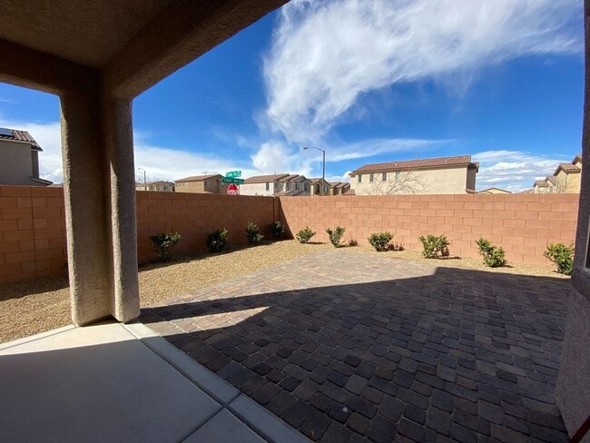 Building Photo - Gorgeous Home in Gated Community!