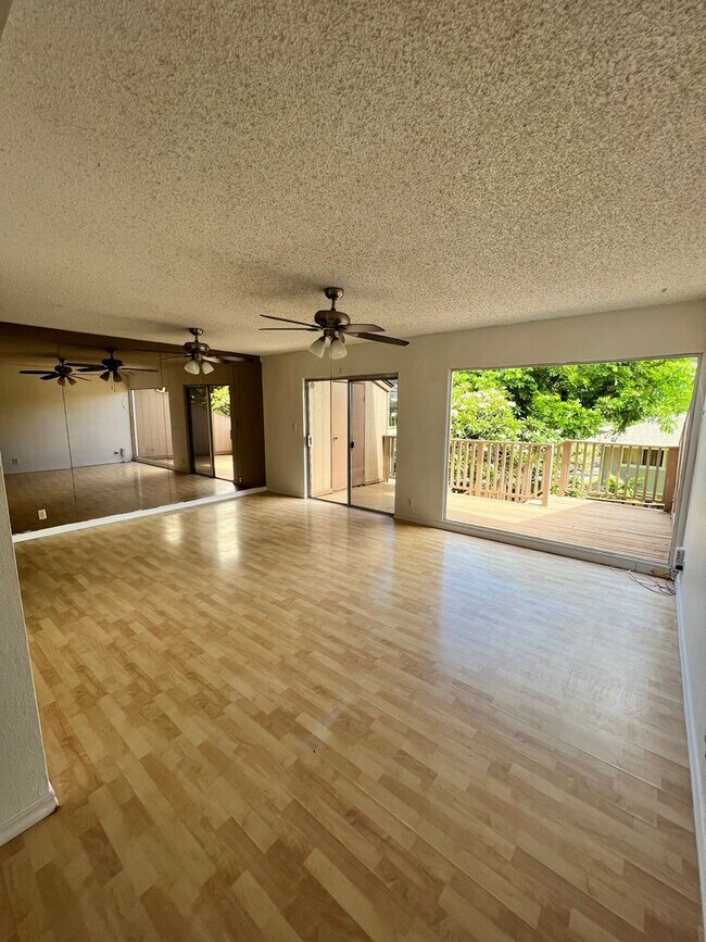 Building Photo - Beautiful 4 Bed 2 Bath in Makakilo with Large Backyard!